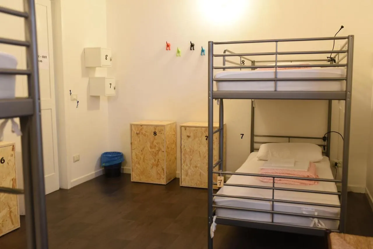 לצ'ה Urban Oasis Hostel