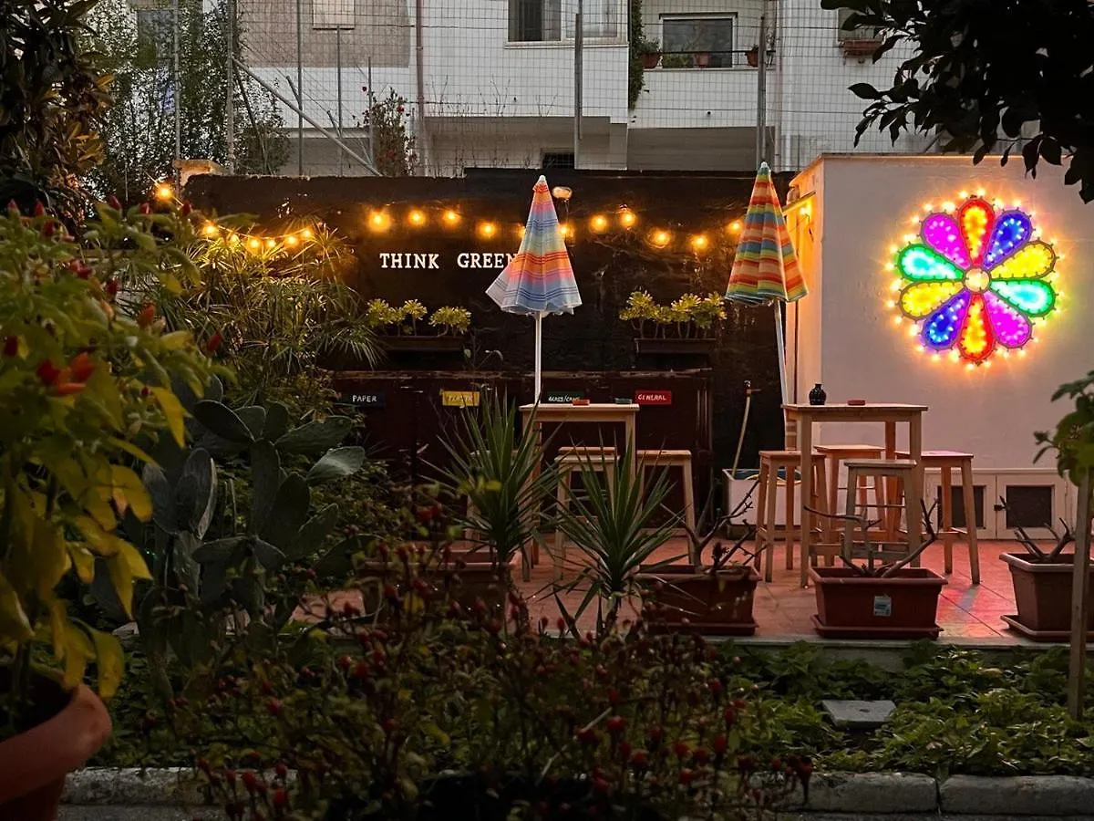 לצ'ה Urban Oasis Hostel