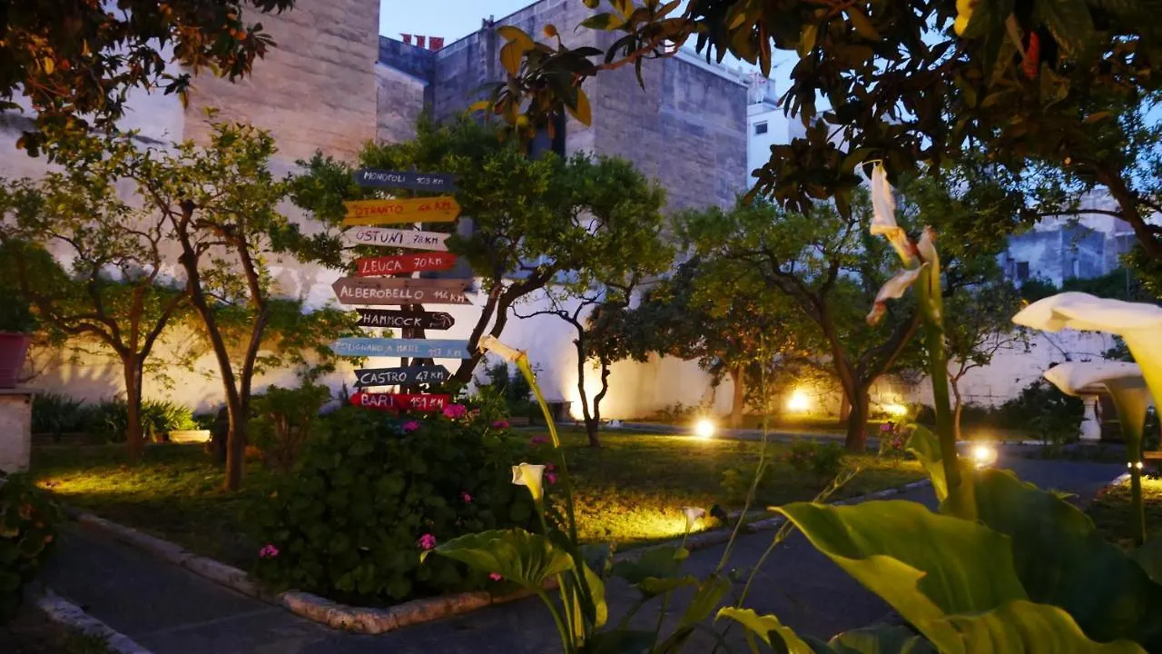 לצ'ה Urban Oasis Hostel