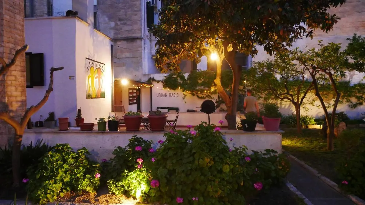 לצ'ה Urban Oasis Hostel איטליה